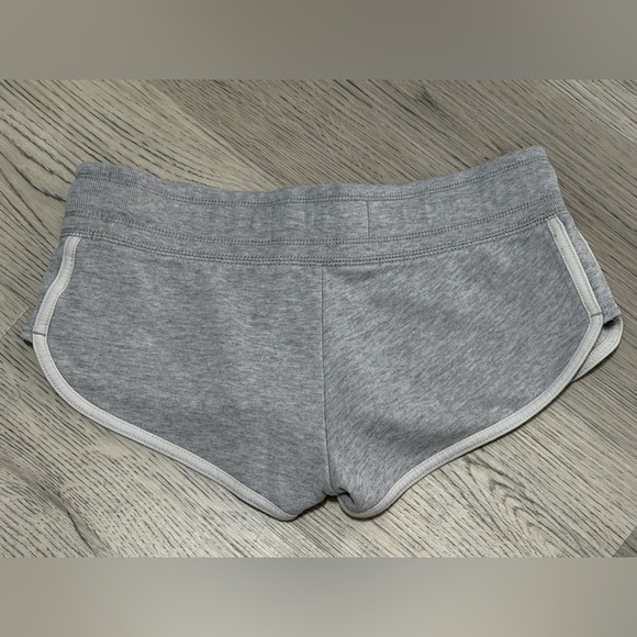 Y2K Vintage Hollister Micro Mini Low Rise Grey Logo Shorts Size XS MINT CONDIT. - Picture 3 of 5